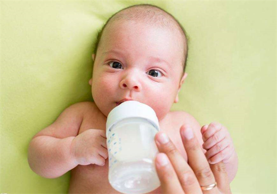 婴儿补充营养：母亲们必知的营养宝典